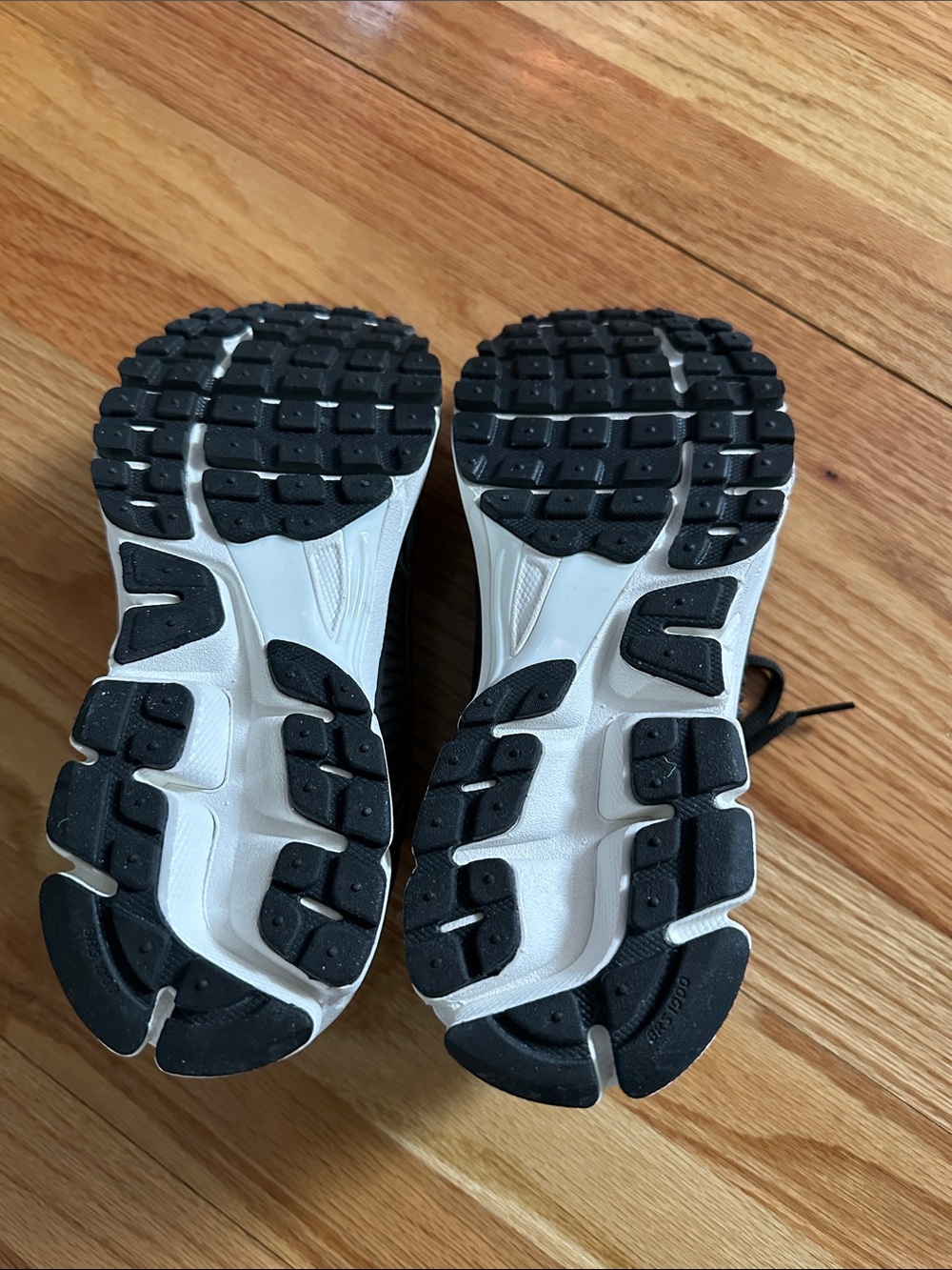 Women’s Nike Zoom Vomero 5 - Picture 4 of 5